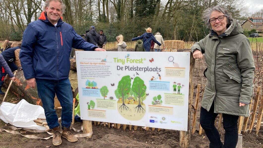 wethouder bij tiny forest